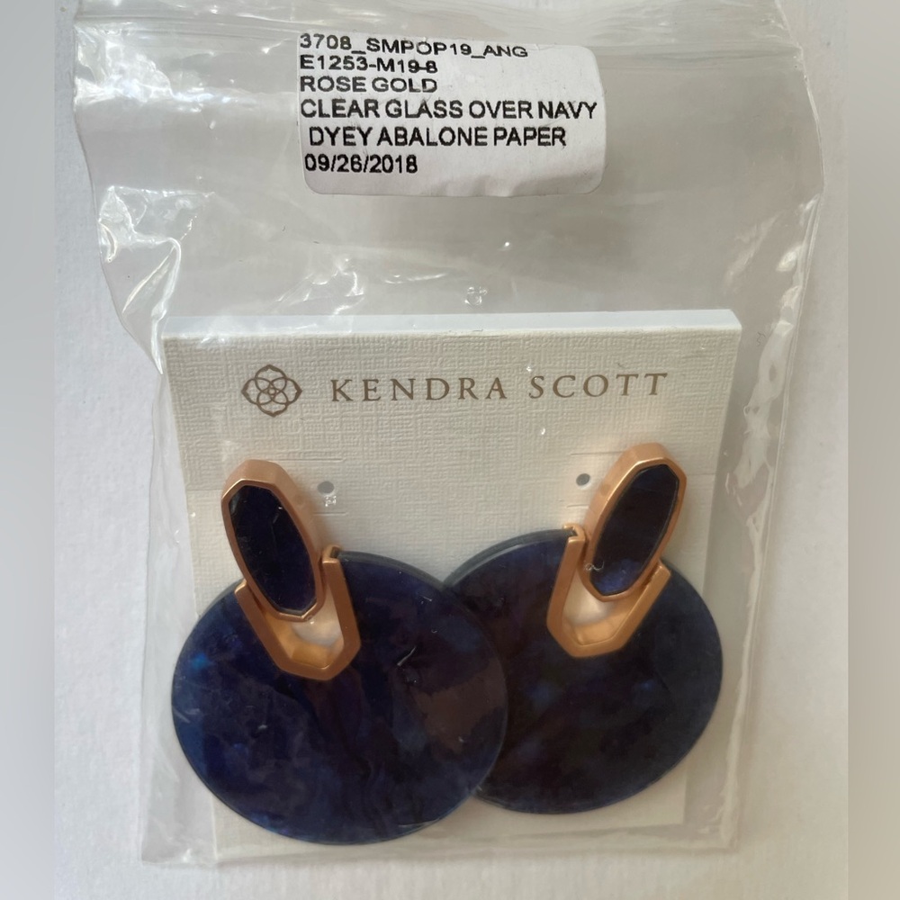 Kendra Scott Sample Prototype *Defect* - Picture 2 of 3